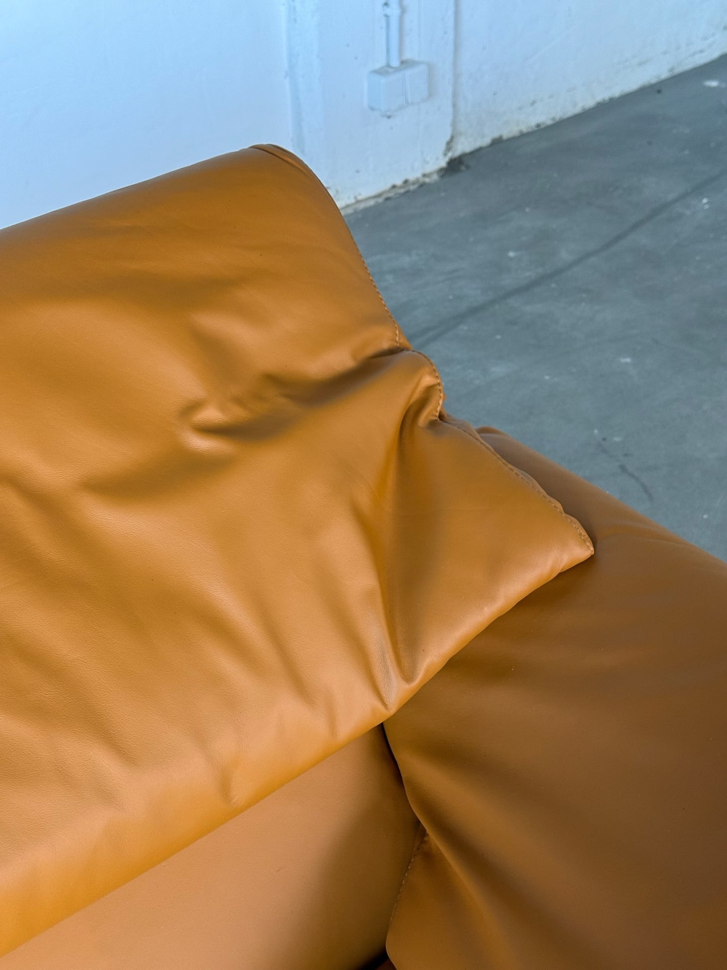 ALANDA caramel leather sofa