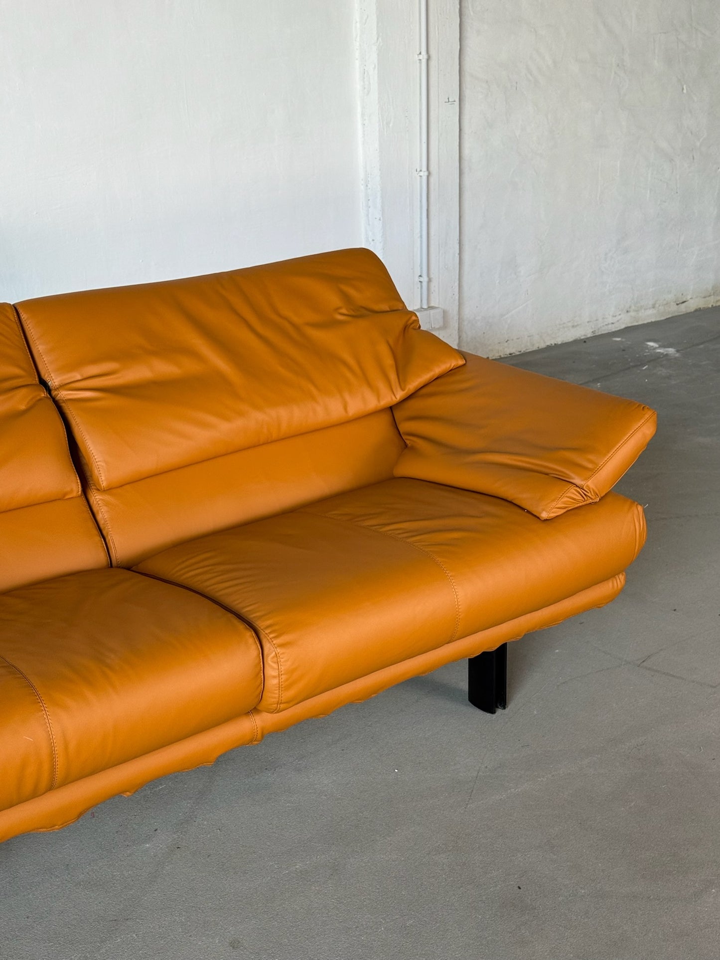 ALANDA caramel leather sofa