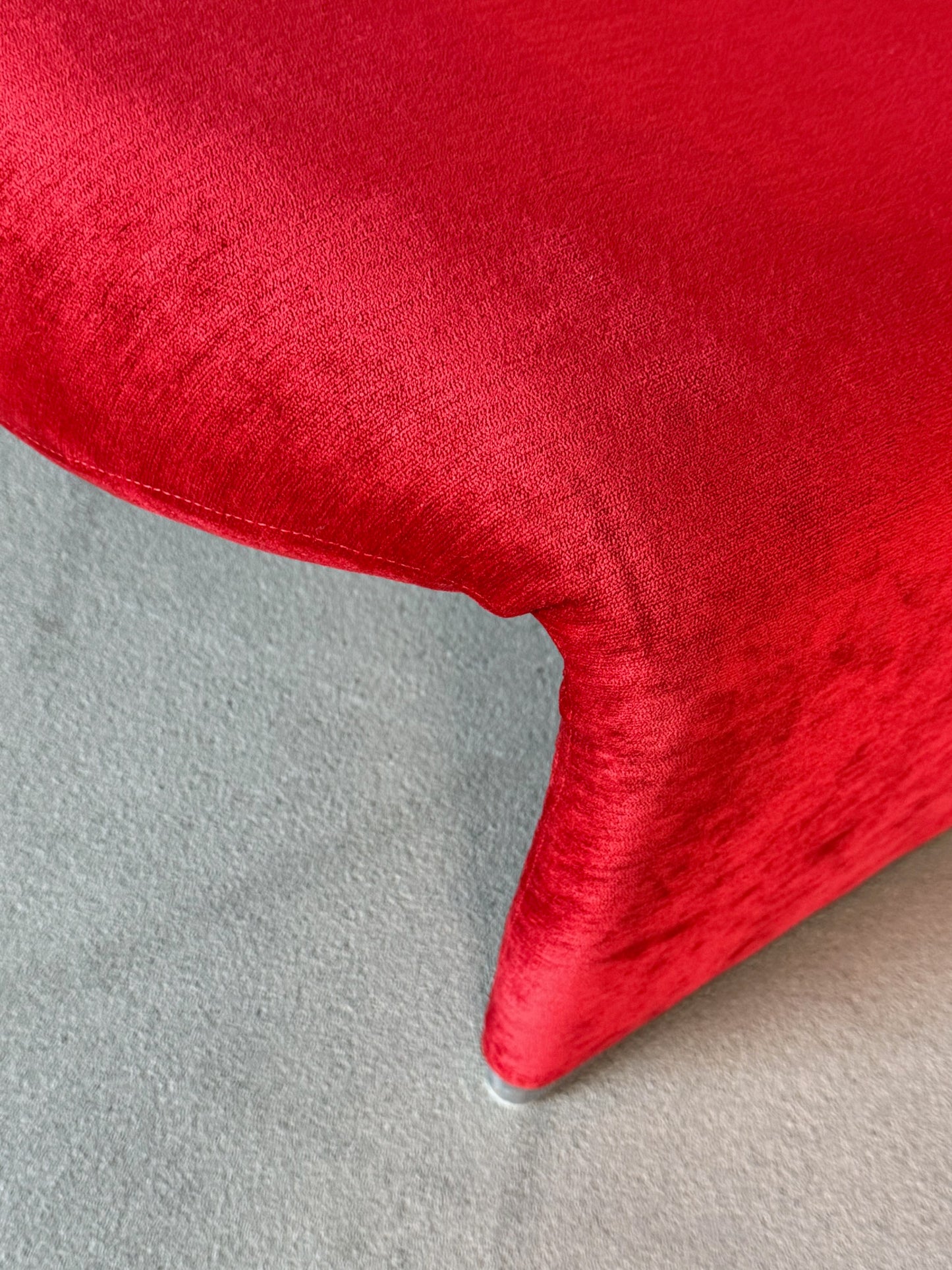 ALKY red velvet chair
