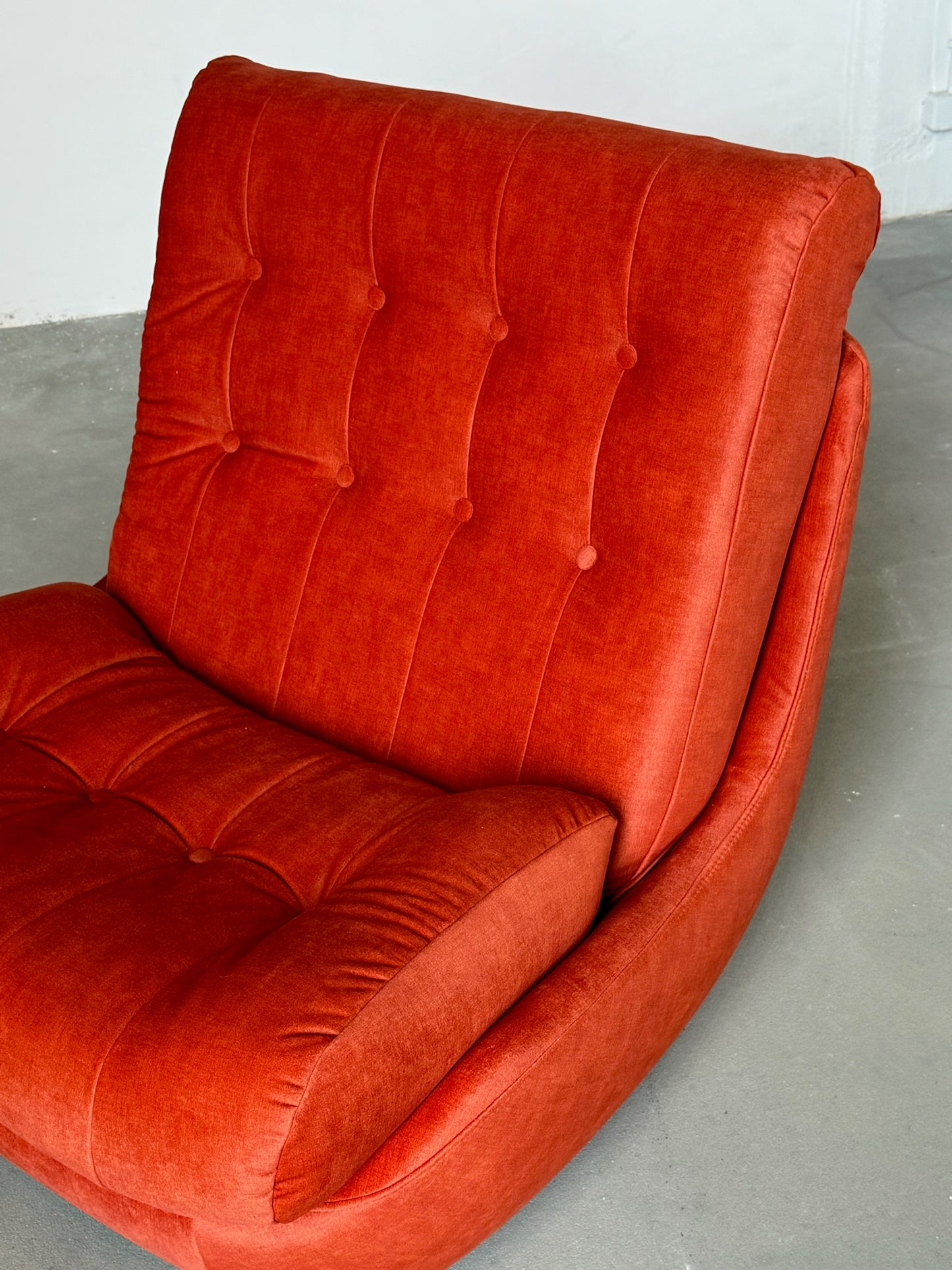 ATLANTIS orange velvet armchair