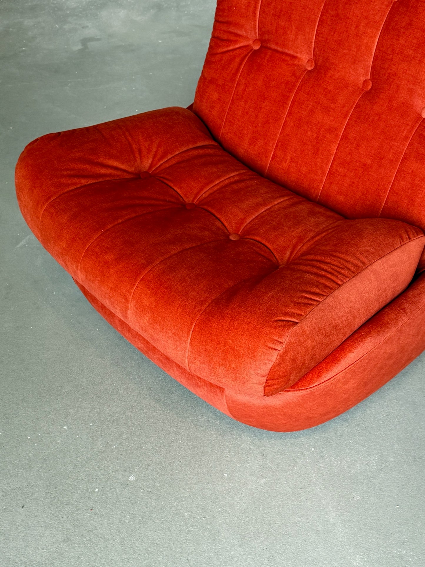 ATLANTIS orange velvet armchair