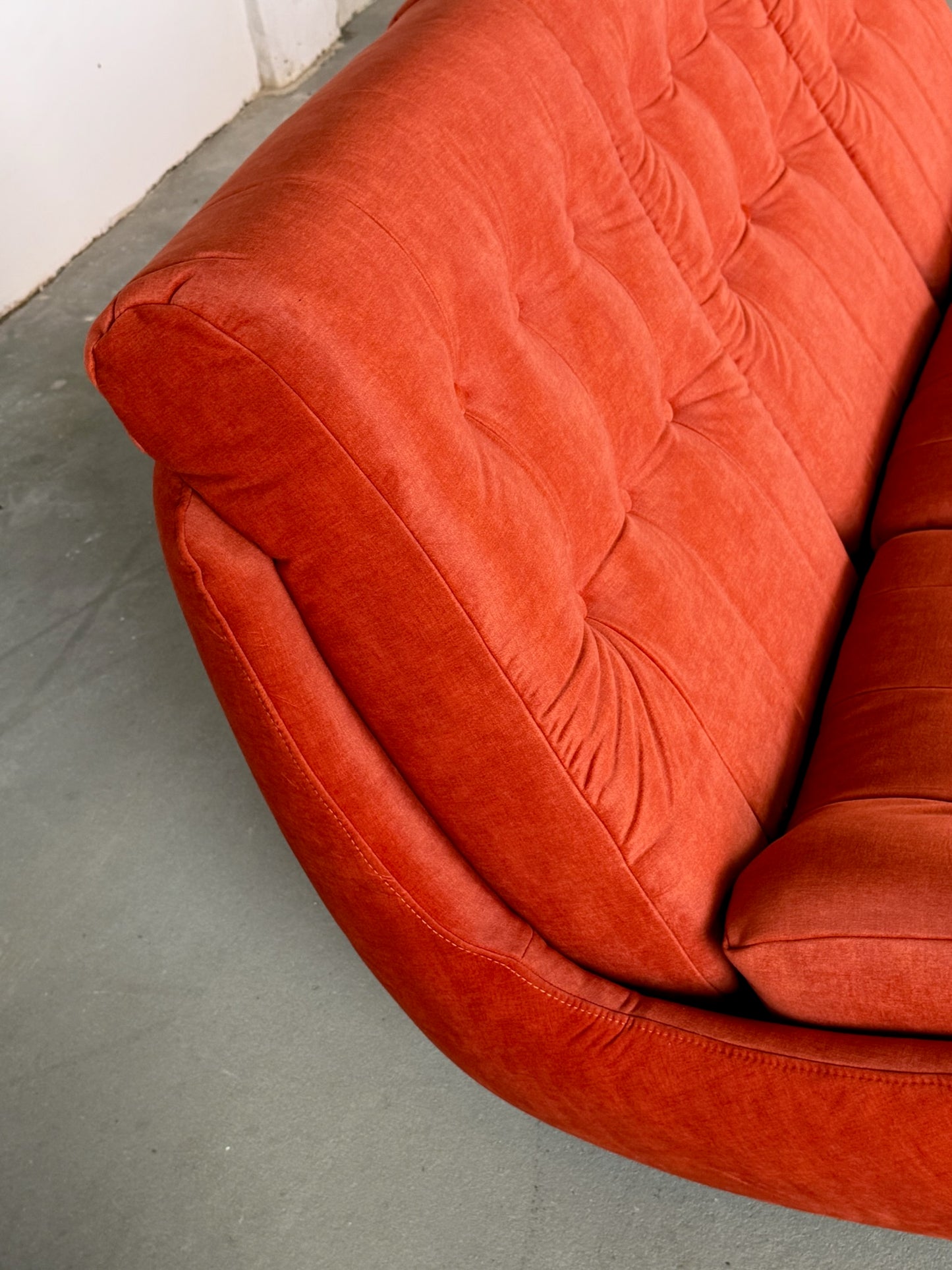 ATLANTIS orange velvet sofa