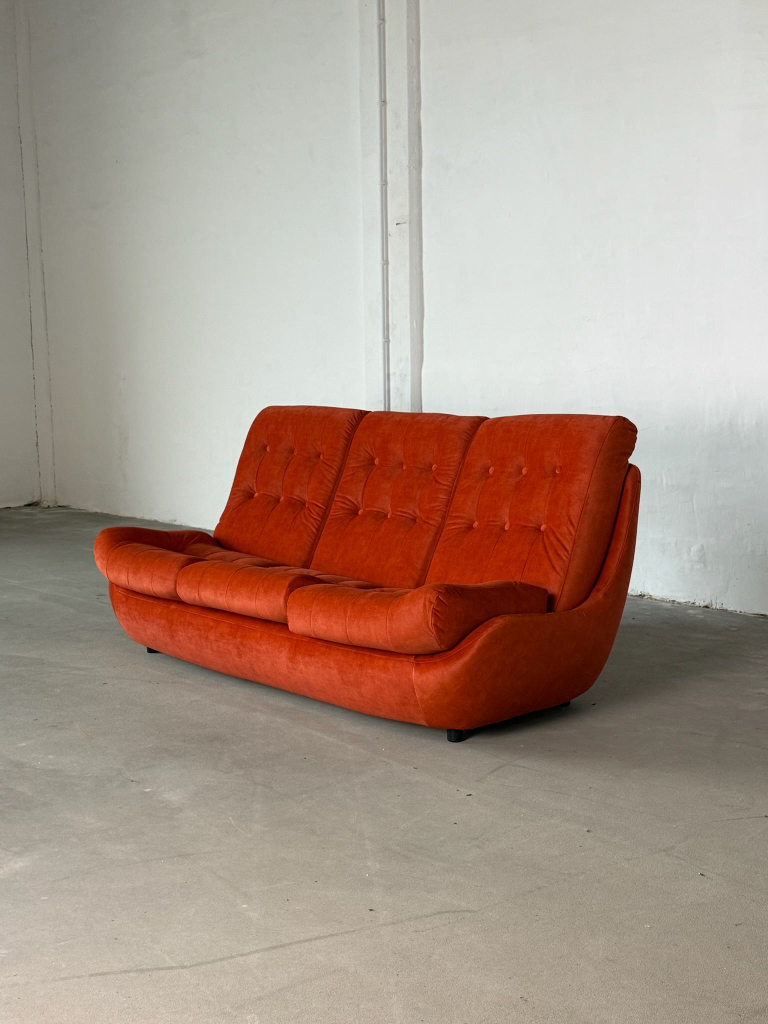 ATLANTIS orange velvet sofa