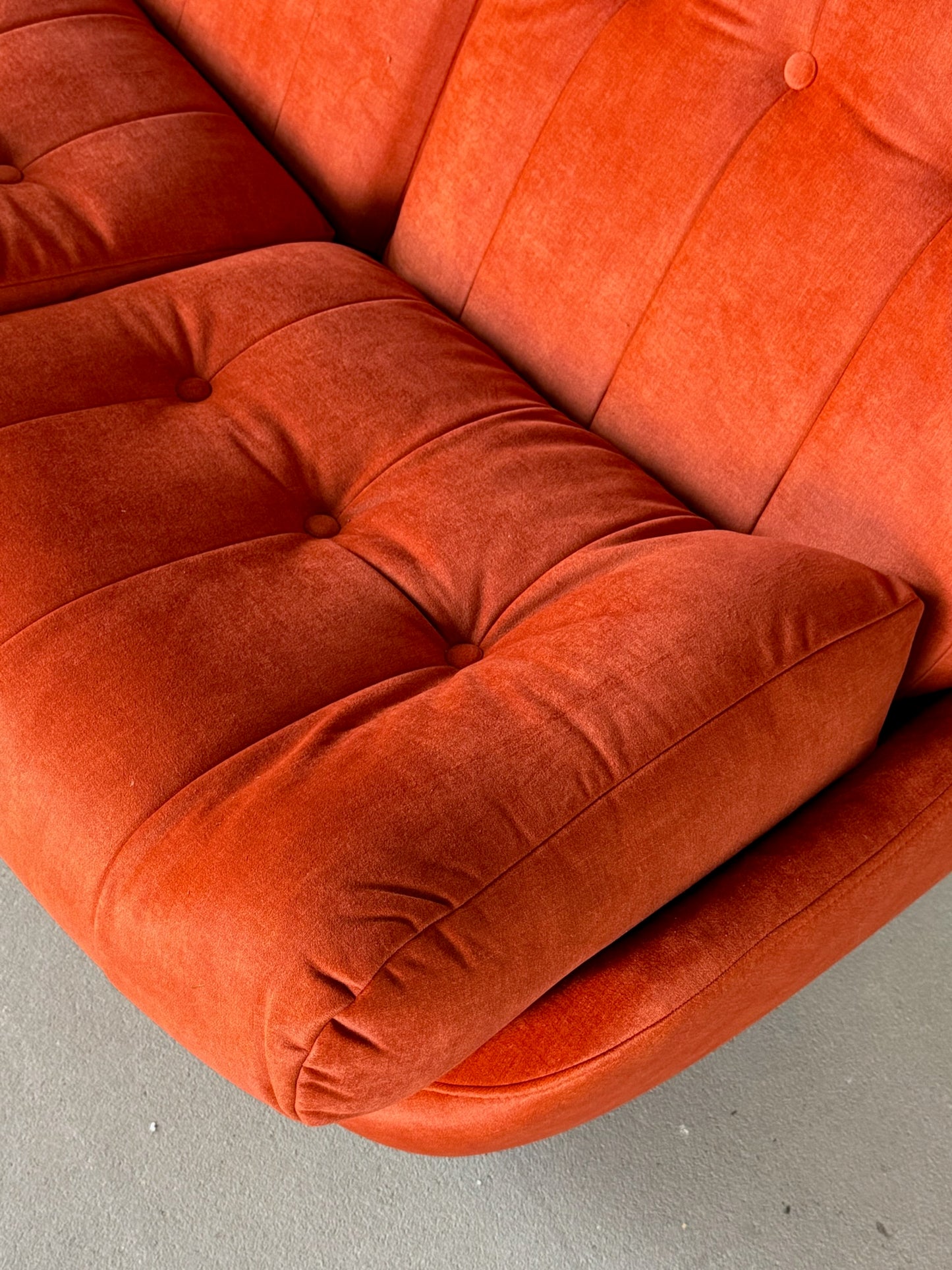 ATLANTIS orange velvet sofa