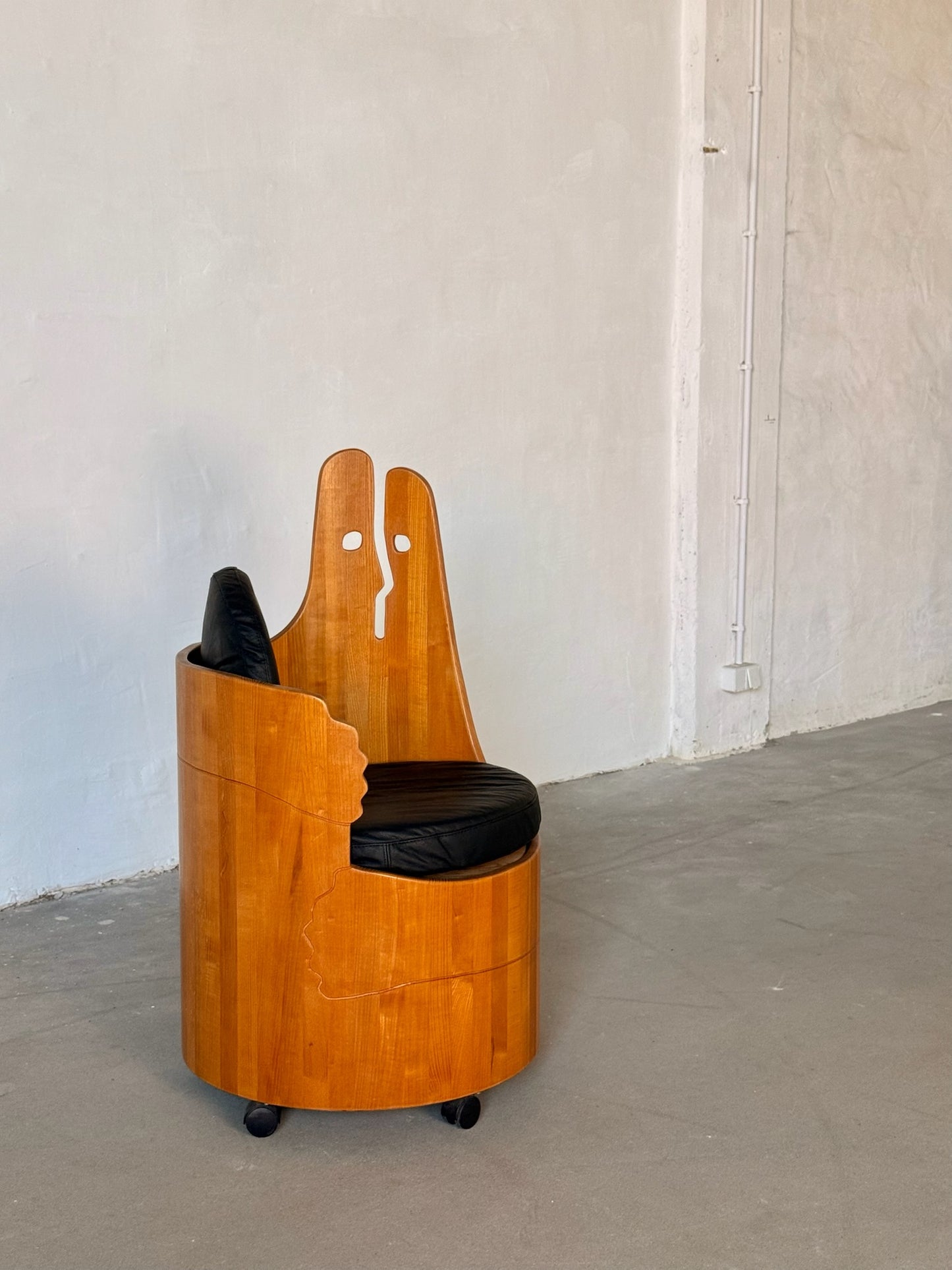 CYLINDER wooden lounge chair