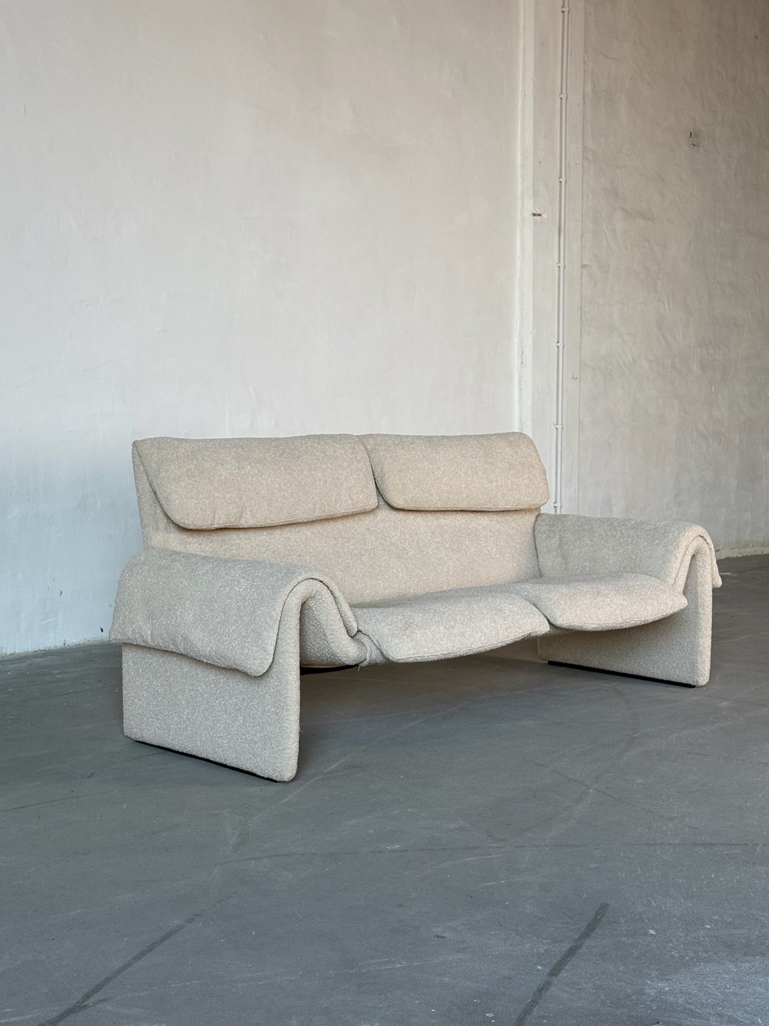 DS-2011 bouclé sofa