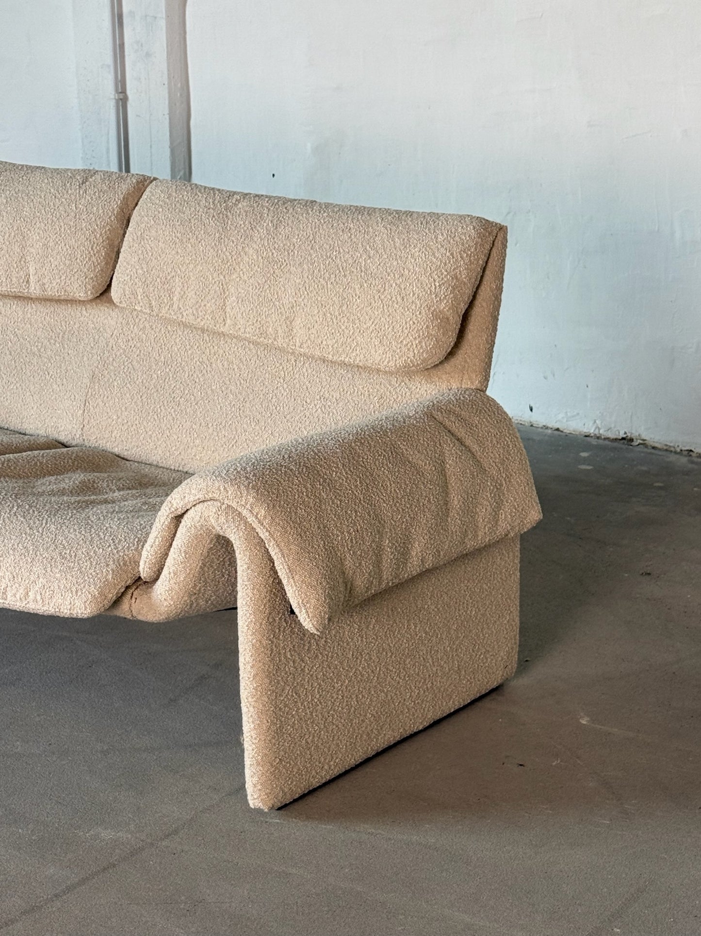 DS-2011 bouclé sofa