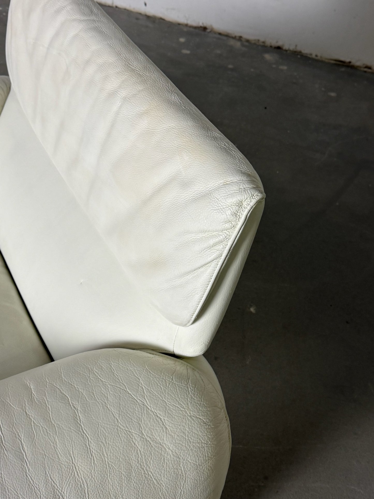 DS-2011 leather armchair with footrest