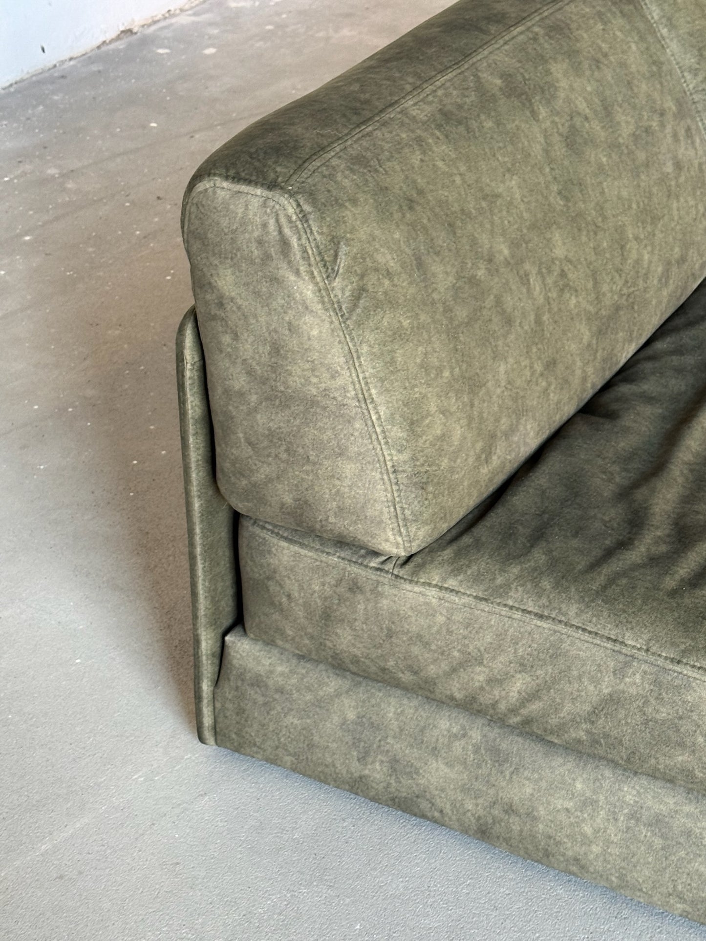 DS-76 green modular sofa