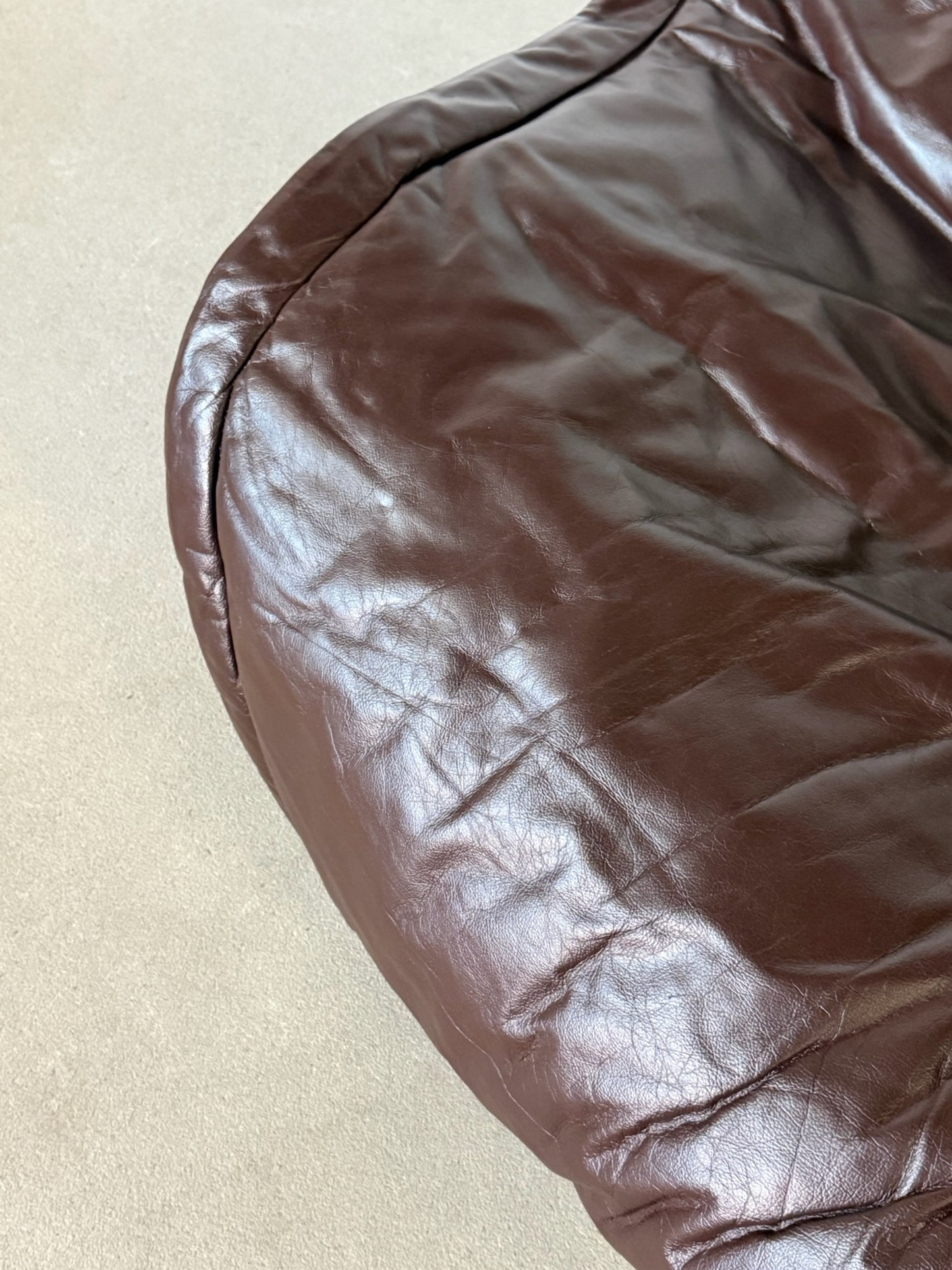FLYING CARPET brown lounge chair