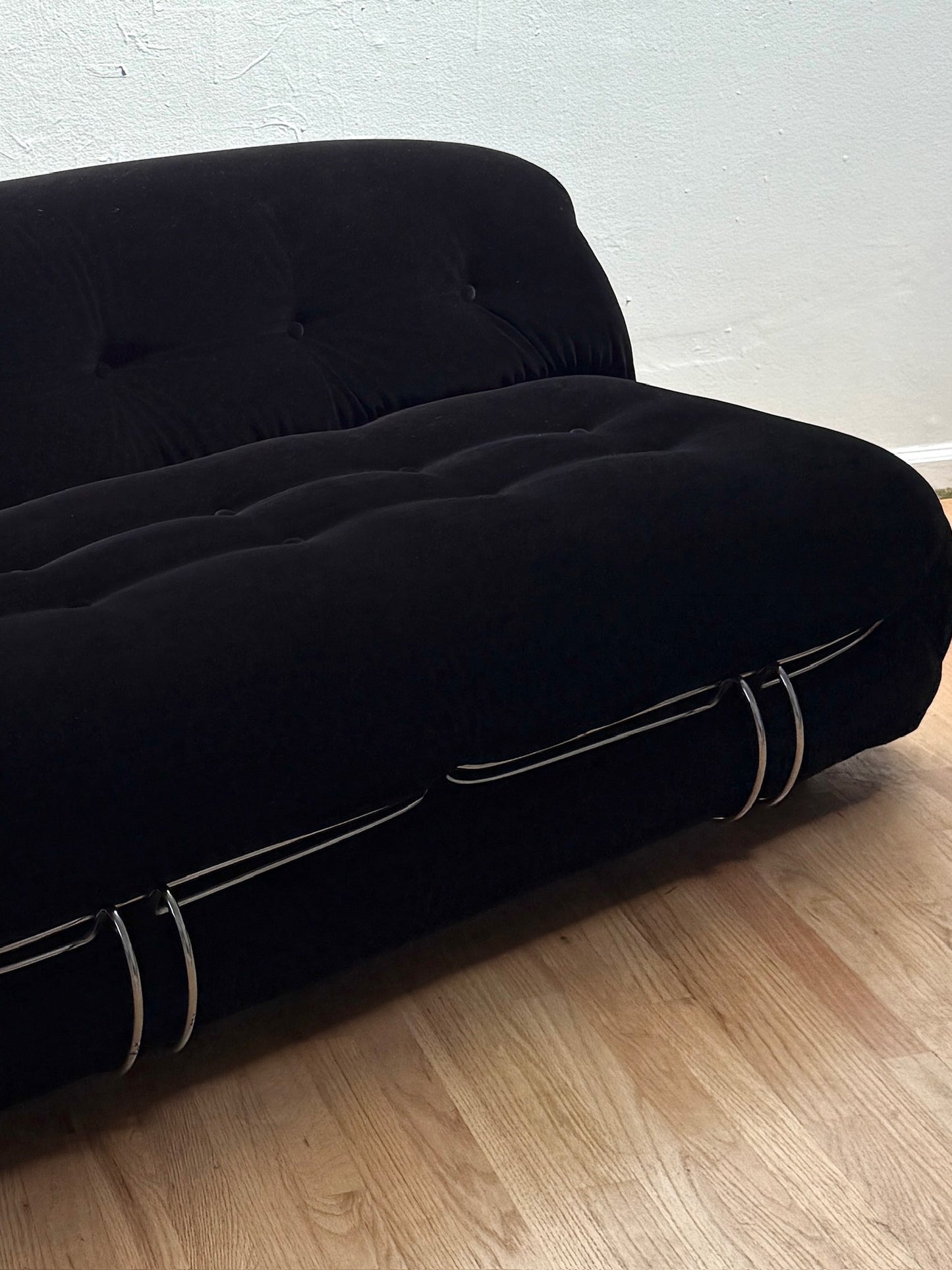 SORIANA black velvet sofa