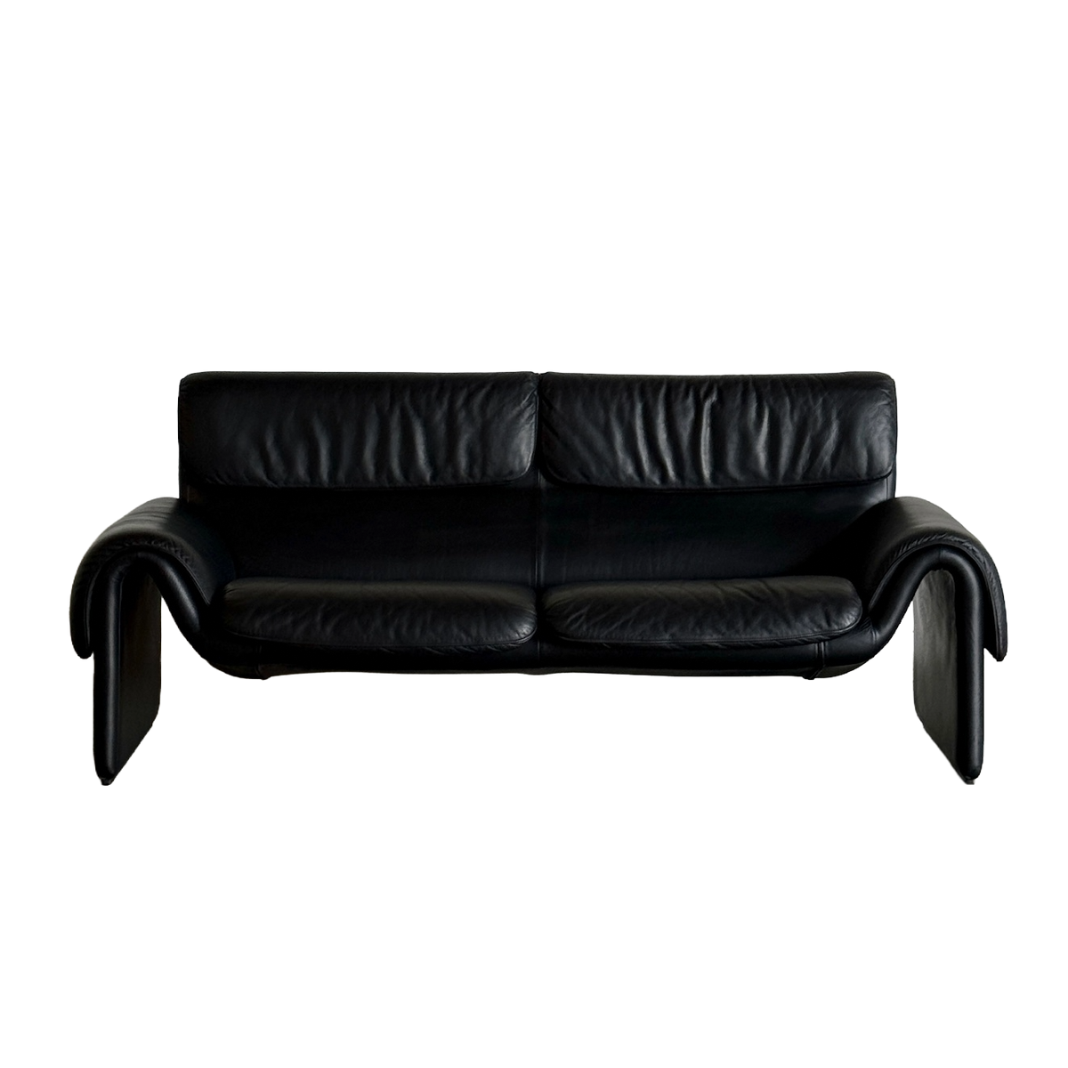 DS-2011 black leather sofa