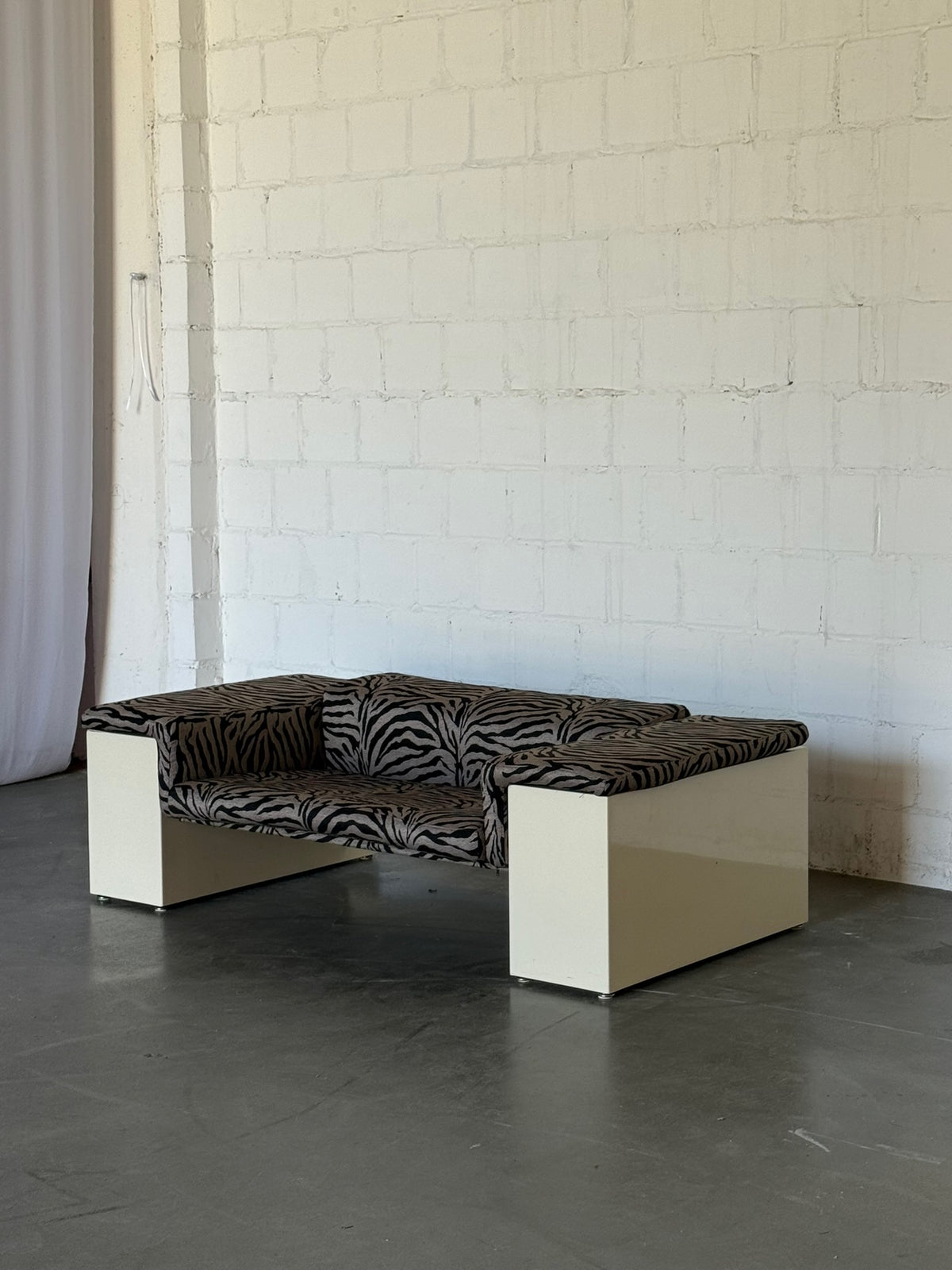 BRIGADIER white zebra sofa