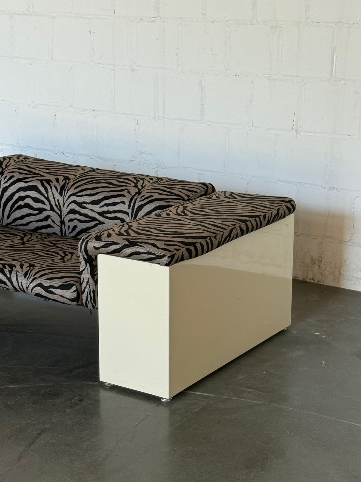 BRIGADIER white zebra sofa