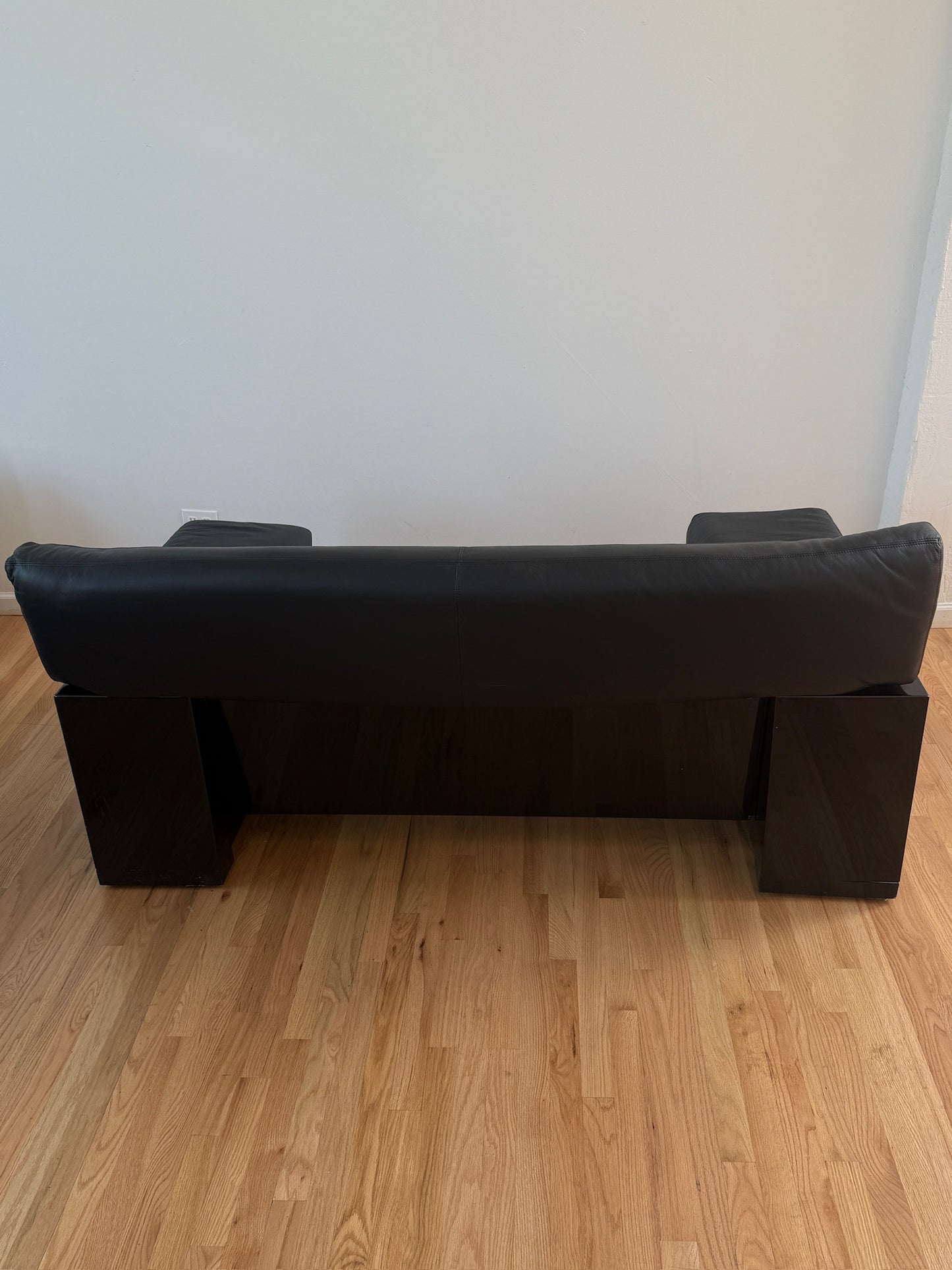 BRIGADIER black leather sofa