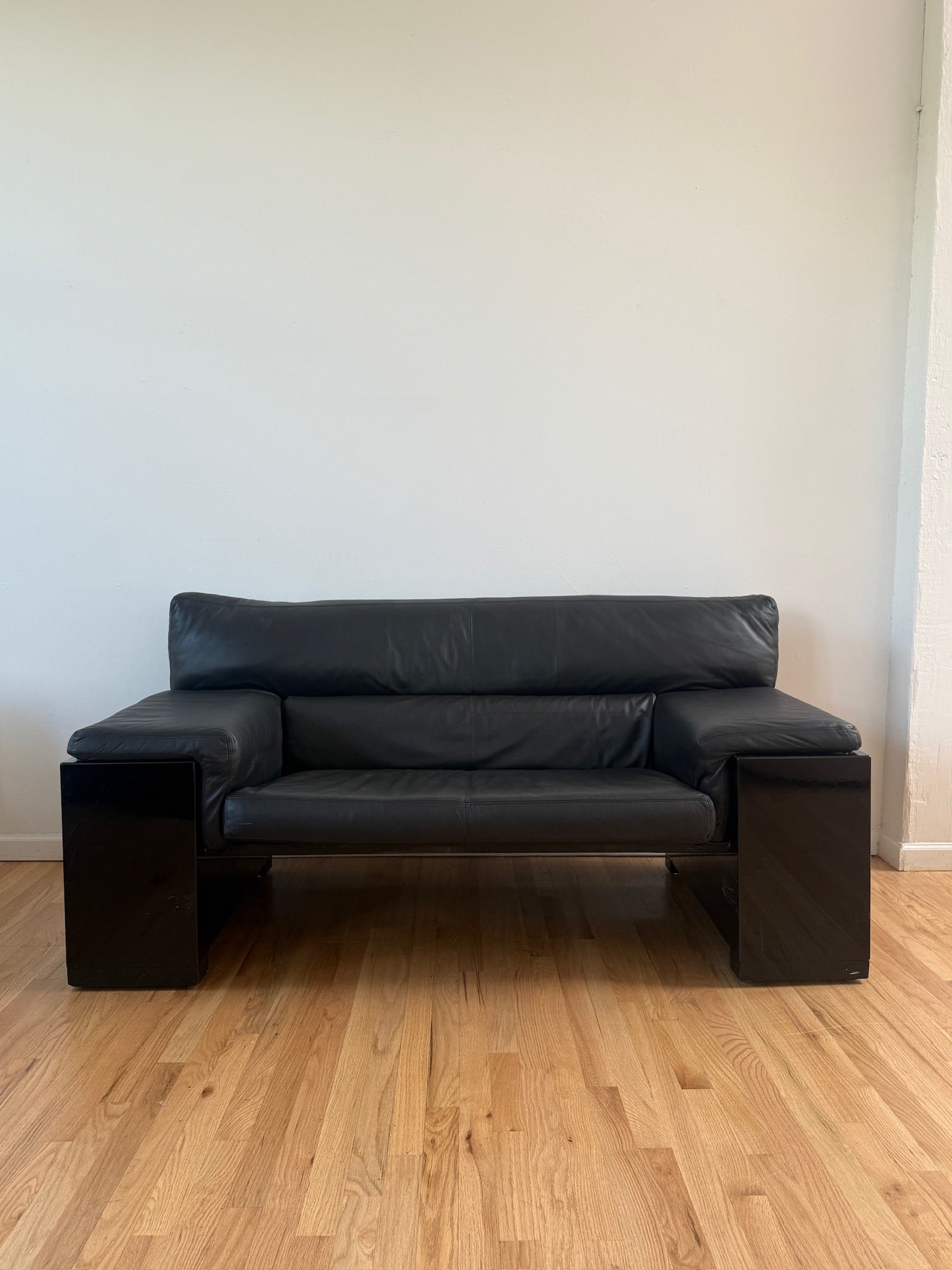 BRIGADIER black leather sofa