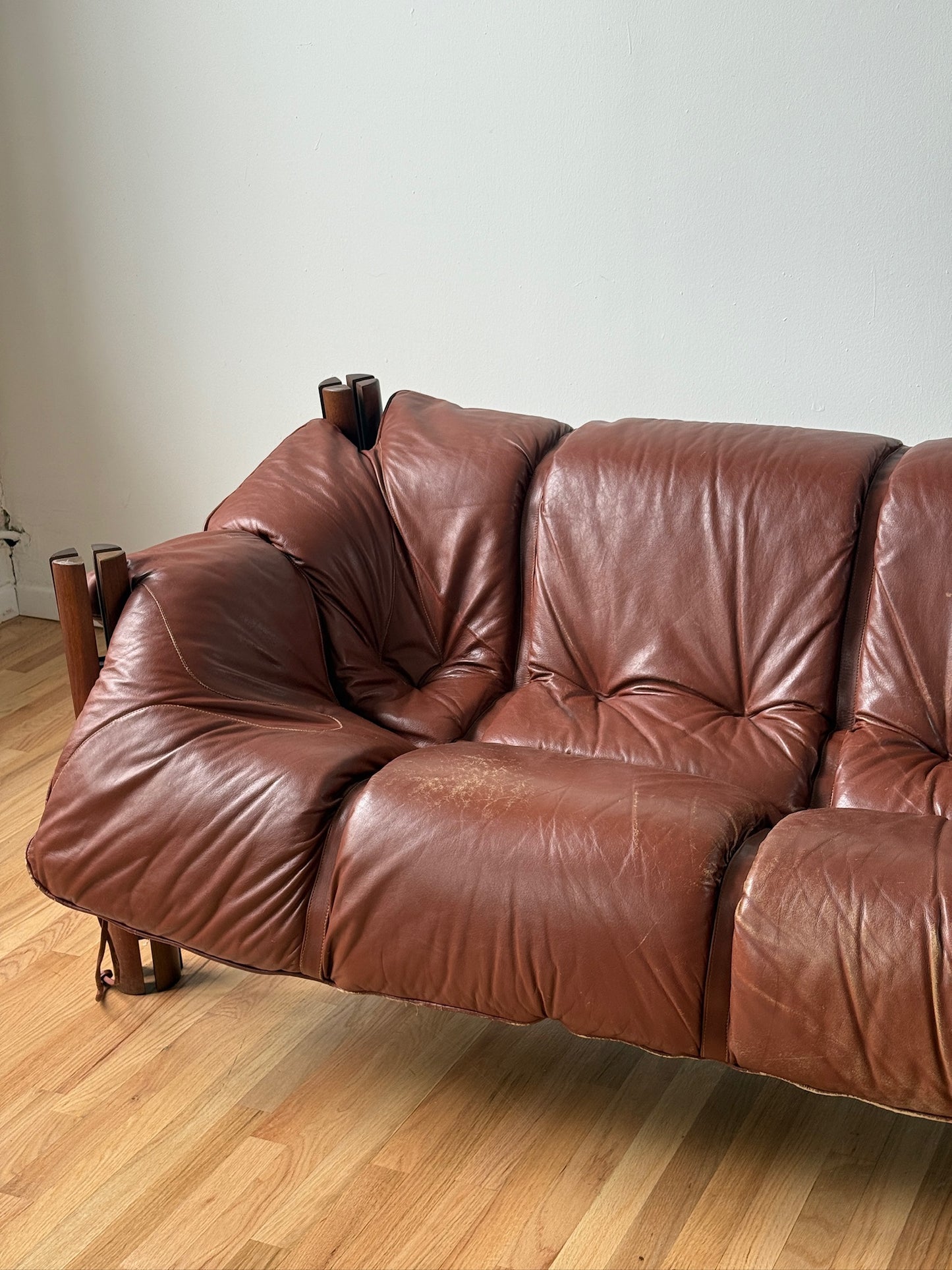 MP-211 brown 3-seater sofa
