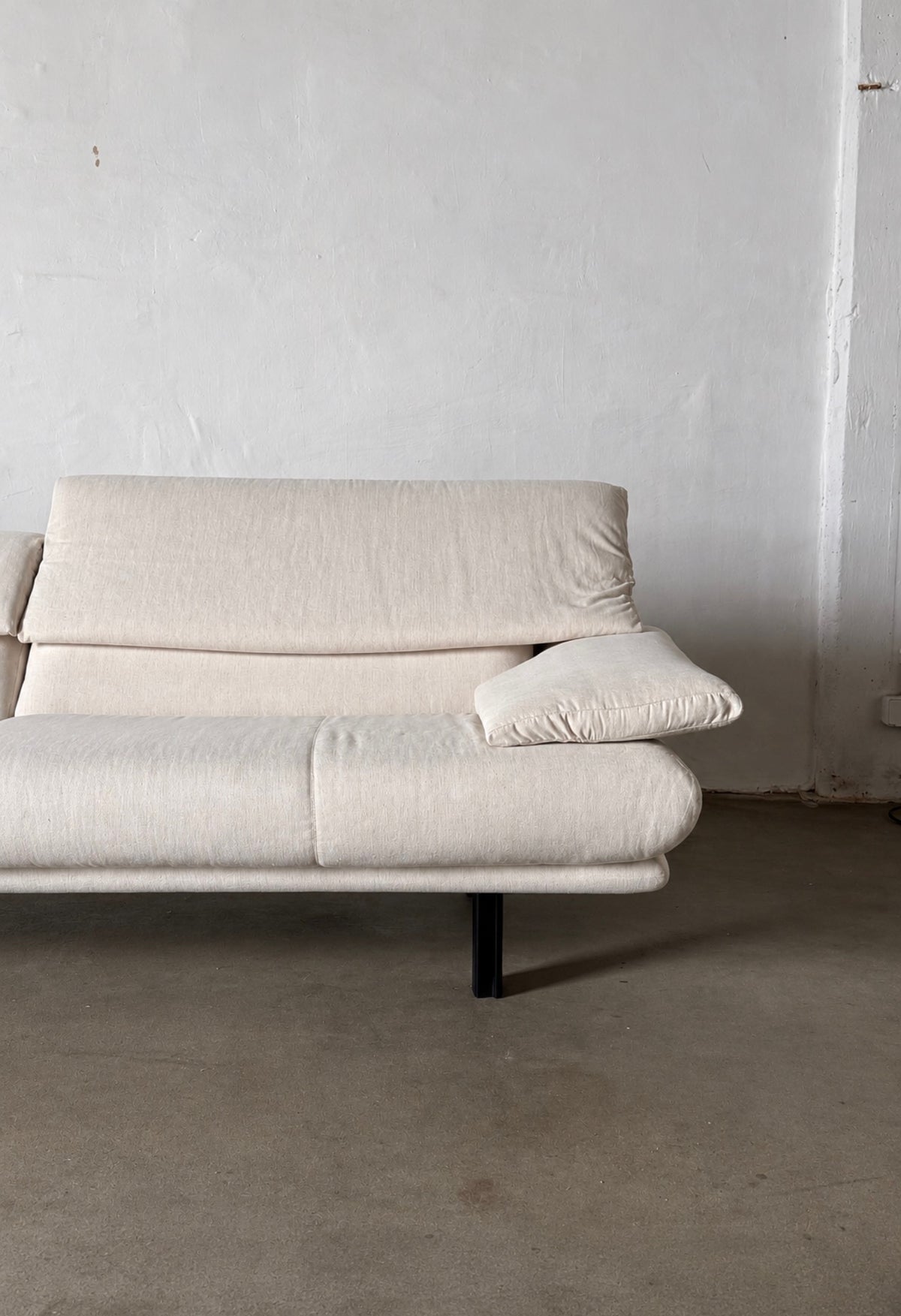 ALANDA white linen sofa