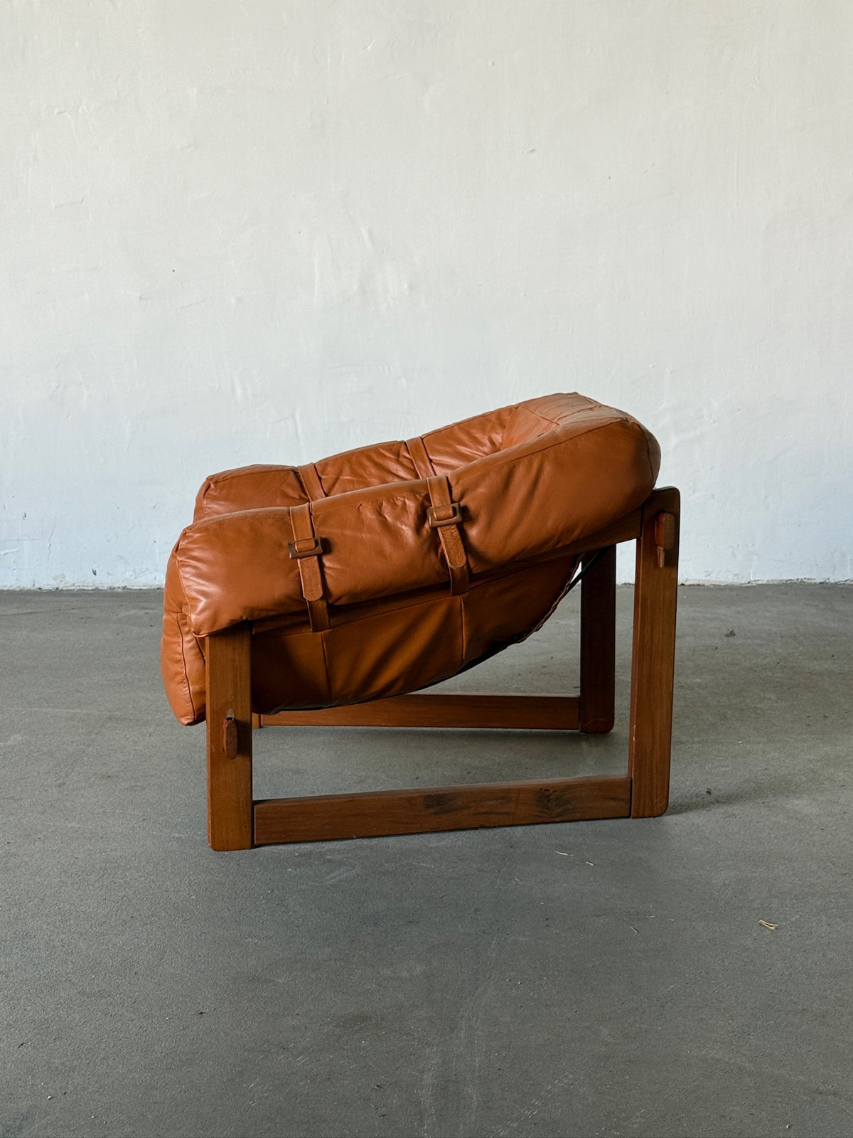 MP-91 caramel leather armchair