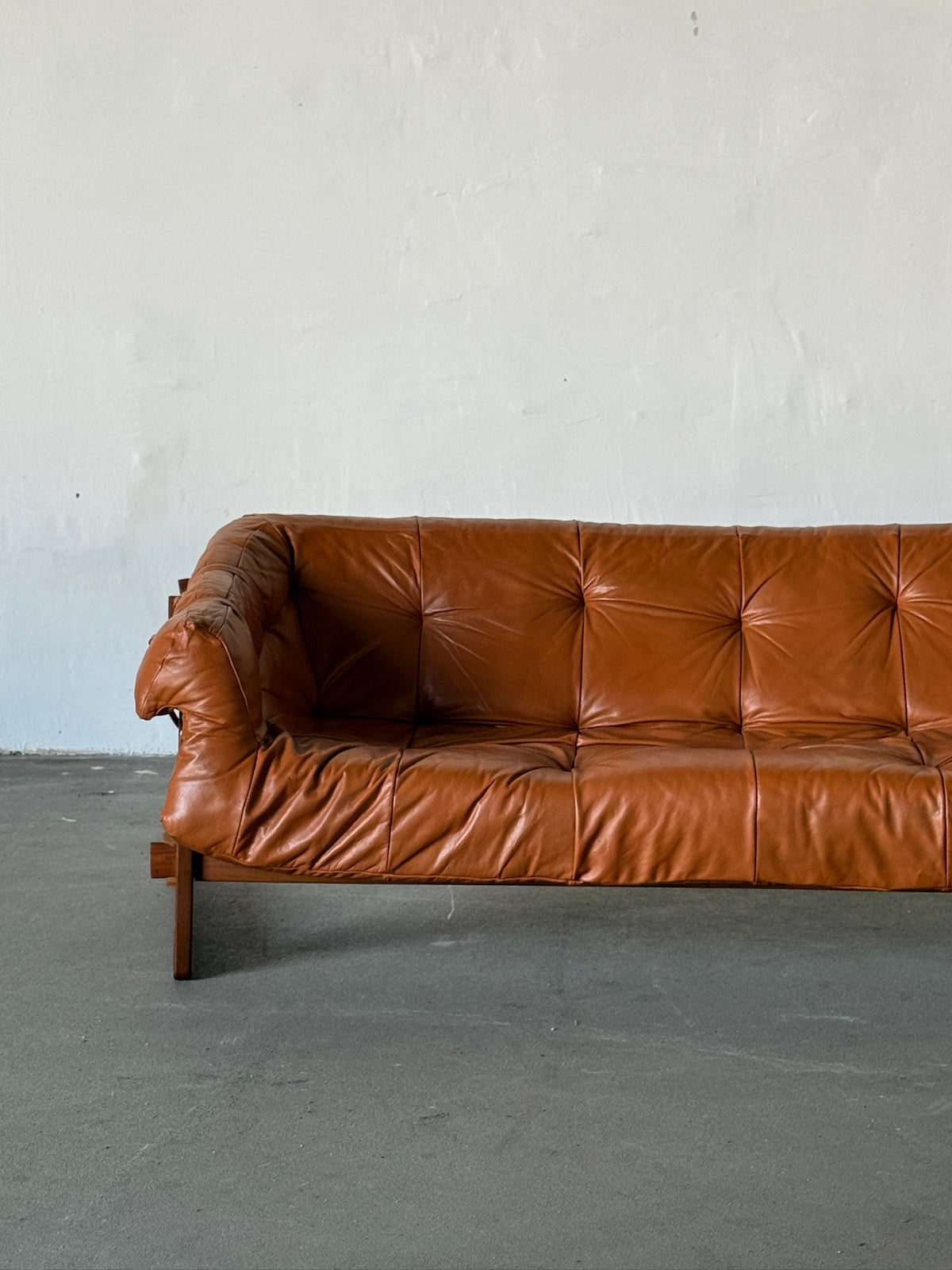 MP-91 caramel leather sofa