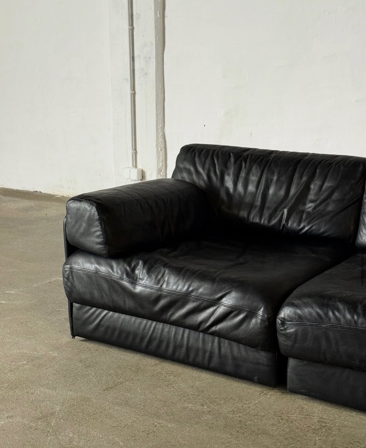 DS-76 black modular sofa