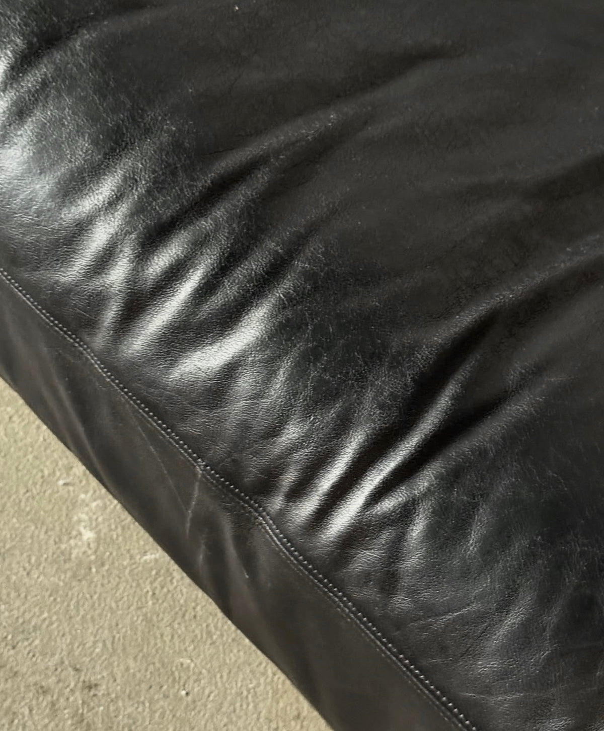 DS-76 black modular sofa