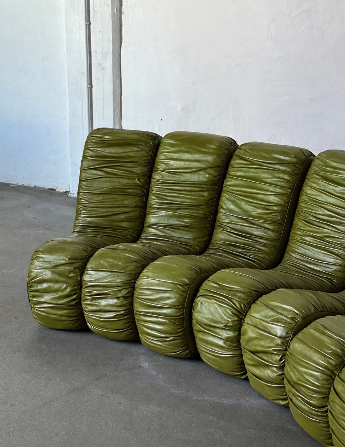 SNAKE green leather sofa, 8 modules
