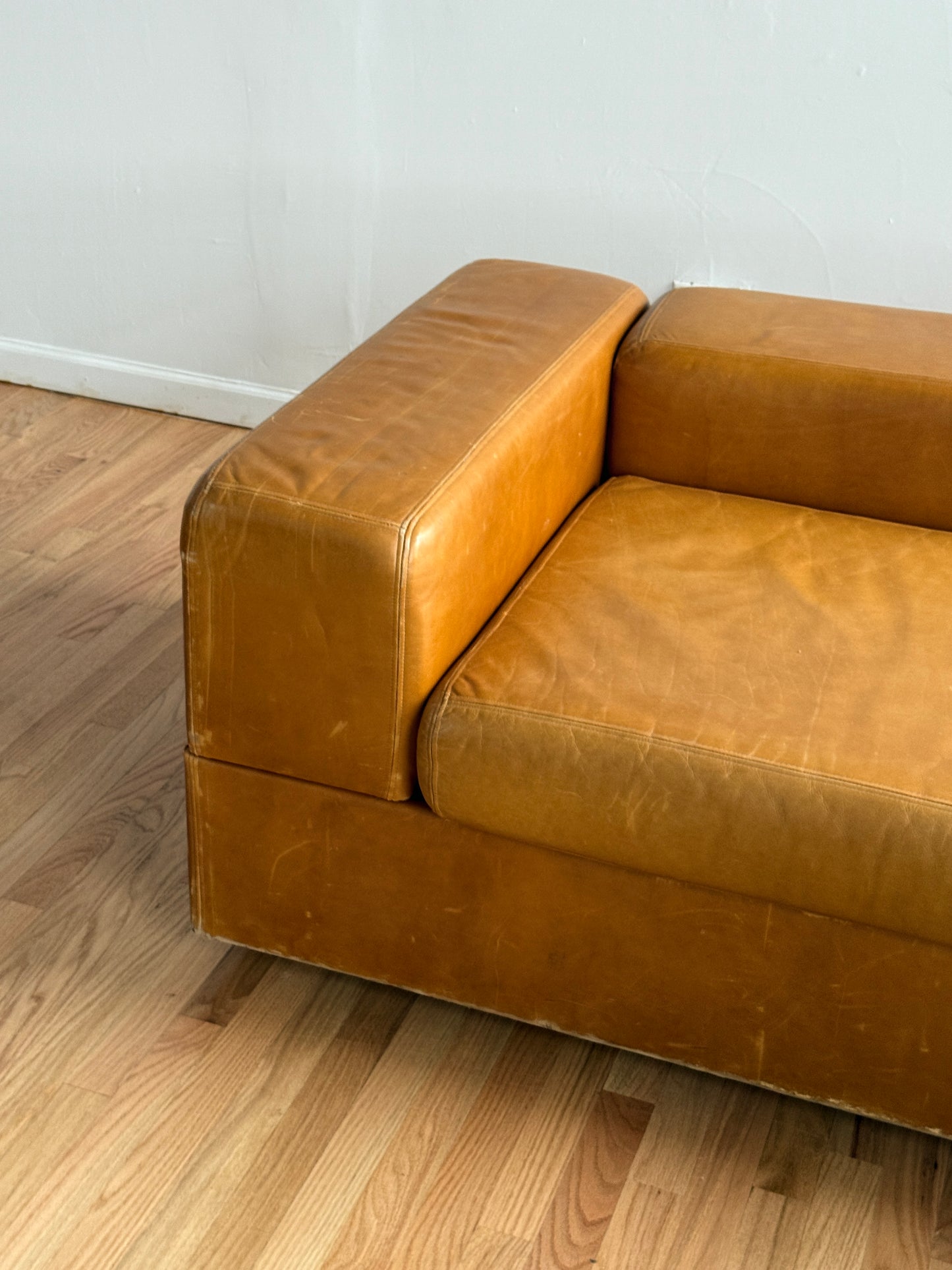 Tito Agnoli caramel leather daybed sofa, 1960s