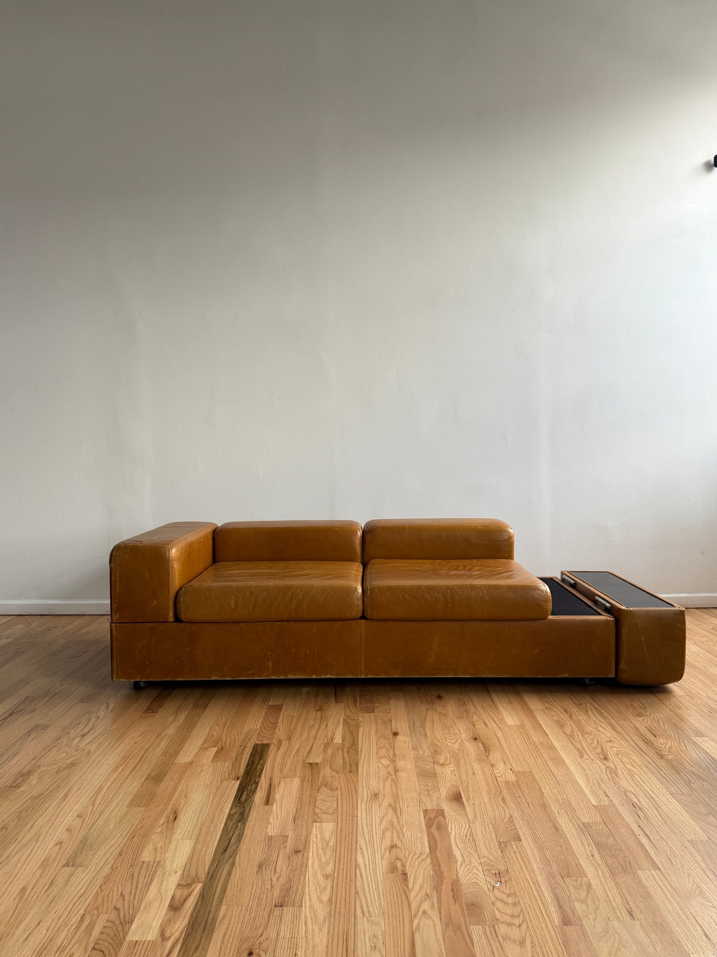 Tito Agnoli caramel leather daybed sofa, 1960s