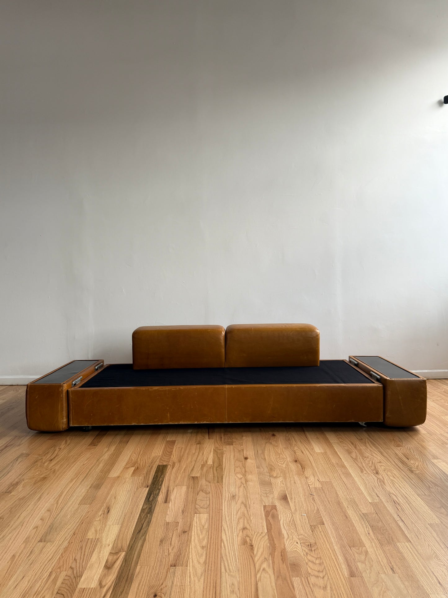 Tito Agnoli caramel leather daybed sofa, 1960s
