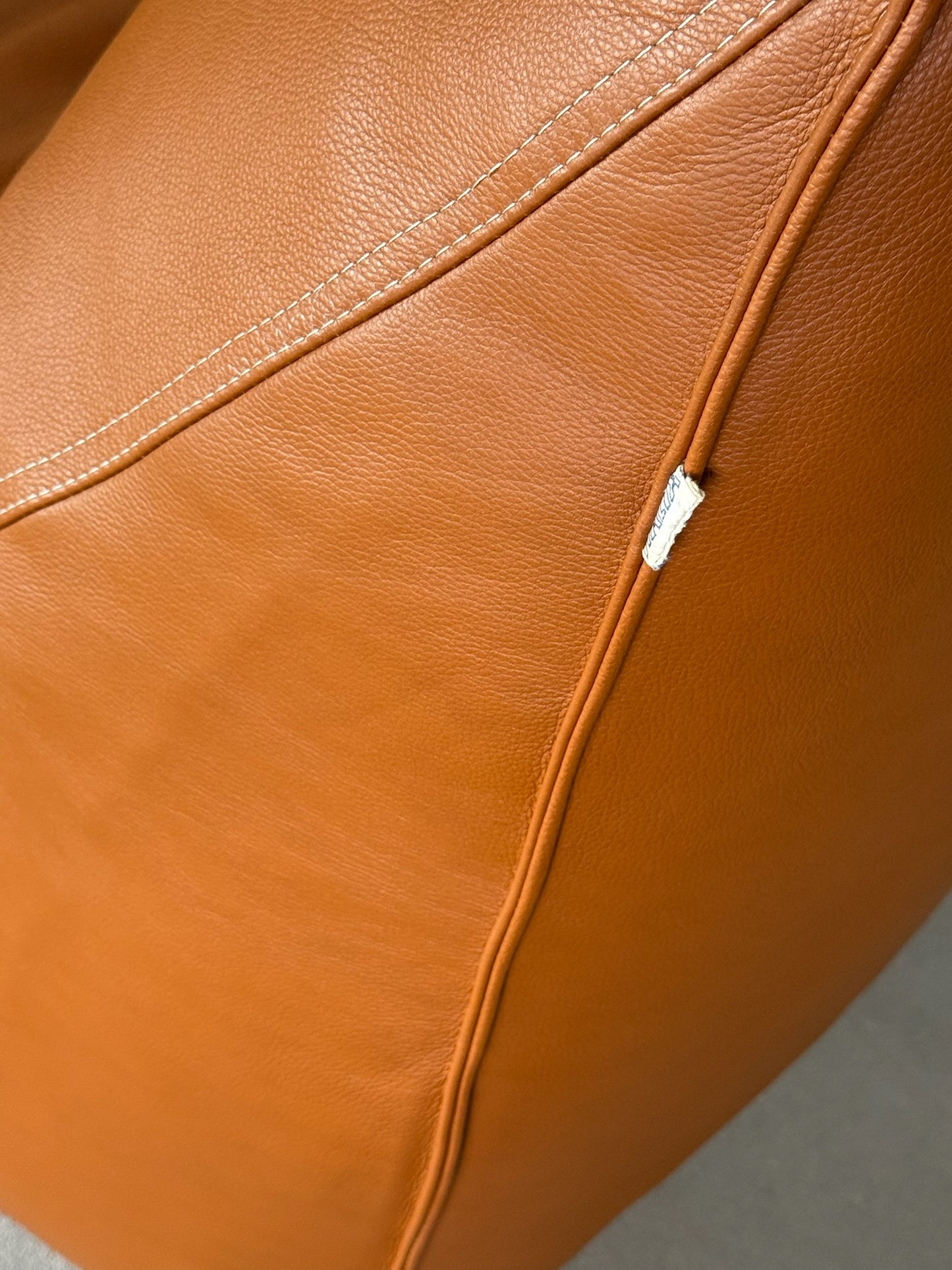 LE BAMBOLE caramel leather sofa