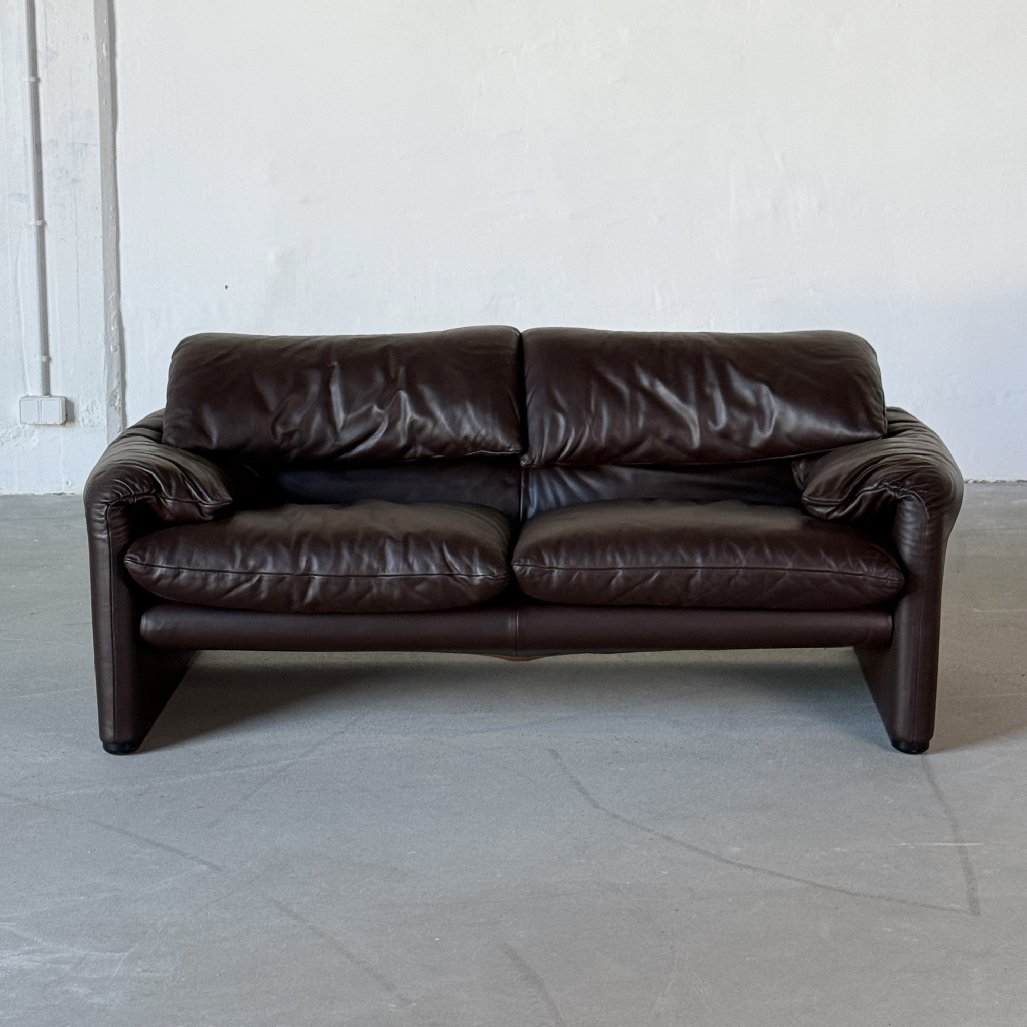 MARALUNGA brown leather sofa