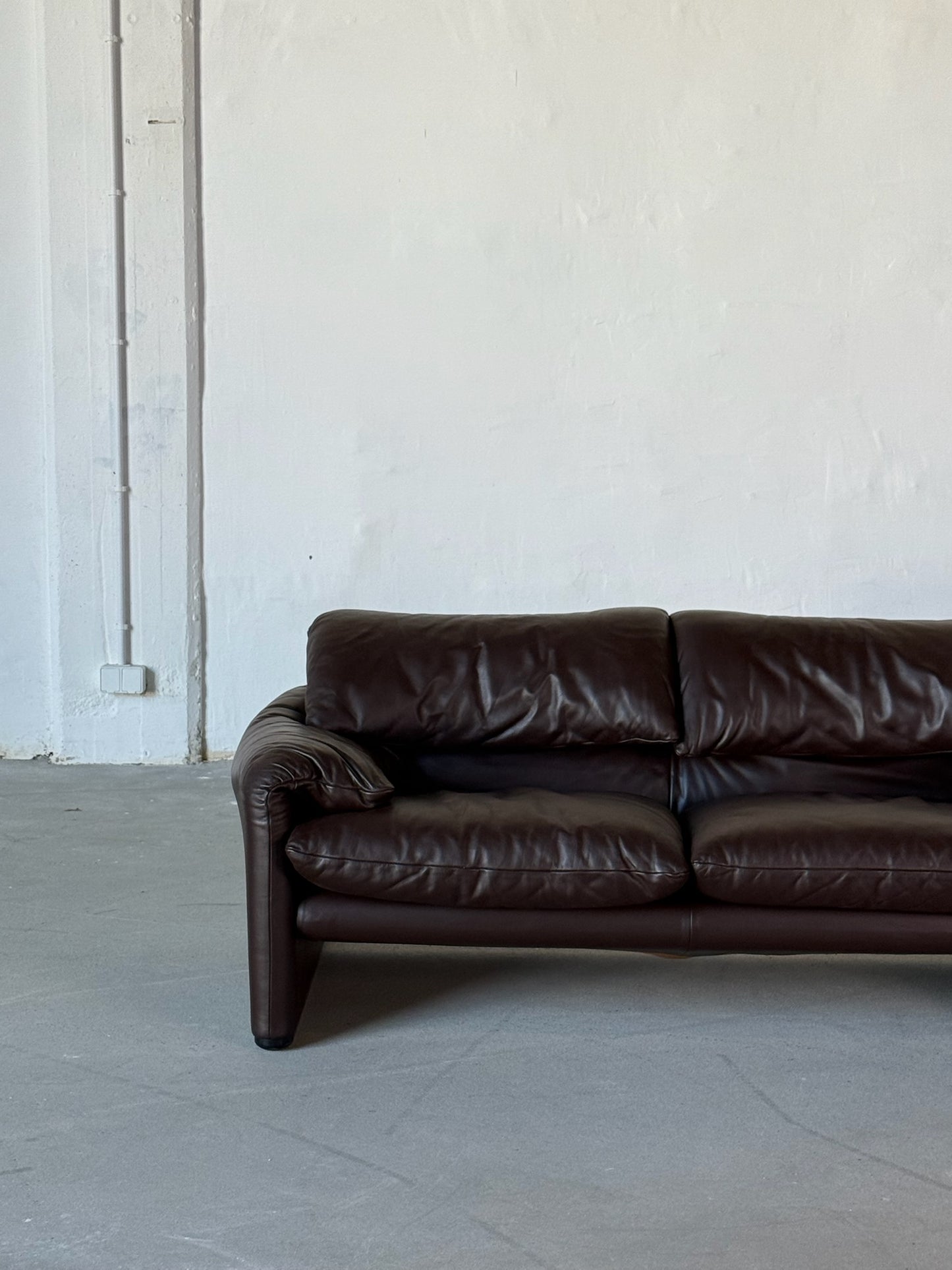 MARALUNGA brown leather sofa
