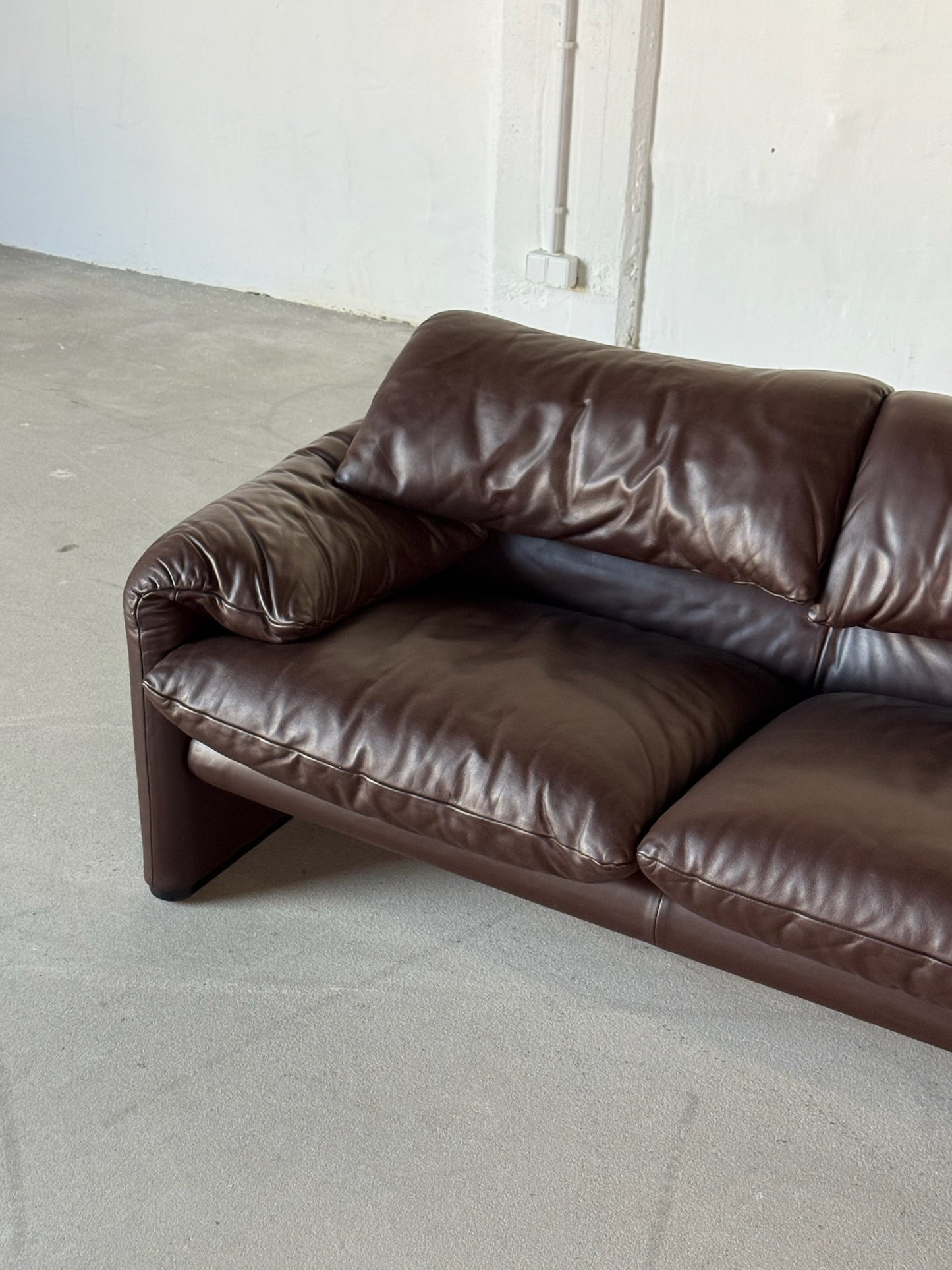MARALUNGA brown leather sofa
