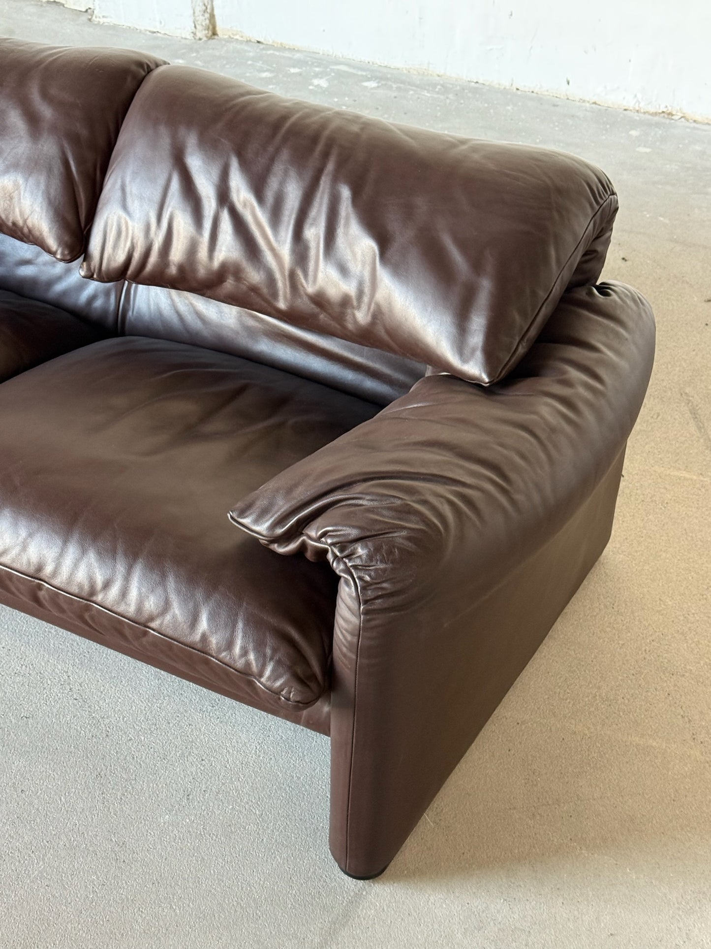 MARALUNGA brown leather sofa