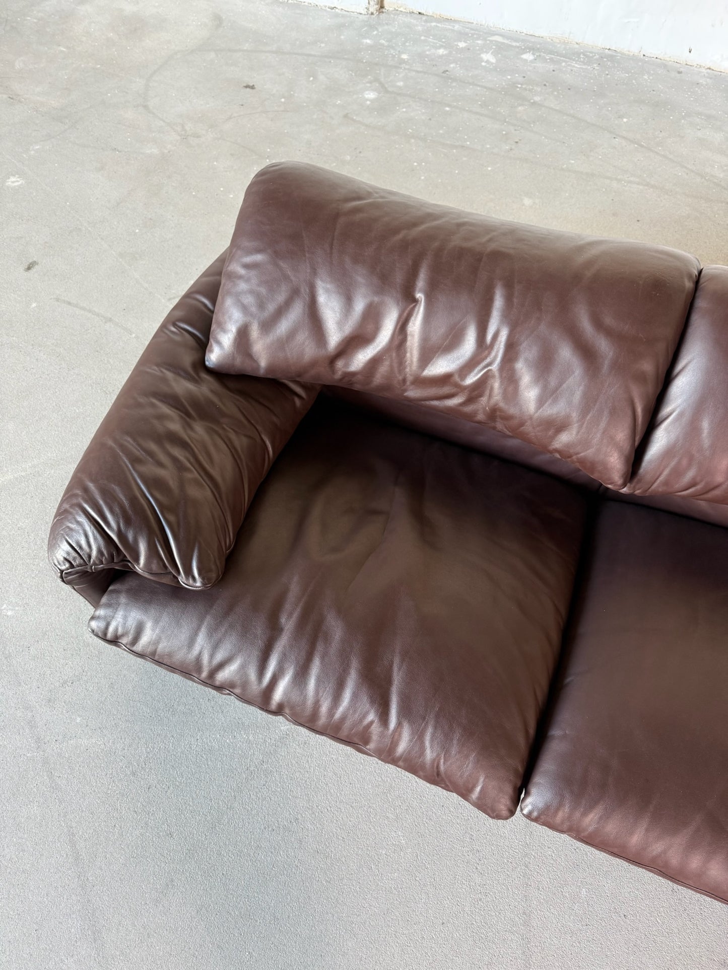 MARALUNGA brown leather sofa